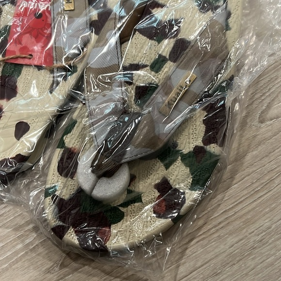 Camouflage flip flop Sandals - Picture 2 of 3